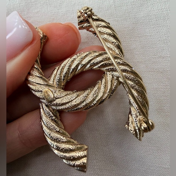 CHANEL Twisted Gold and Silver Brooch - Picture 9 of 10